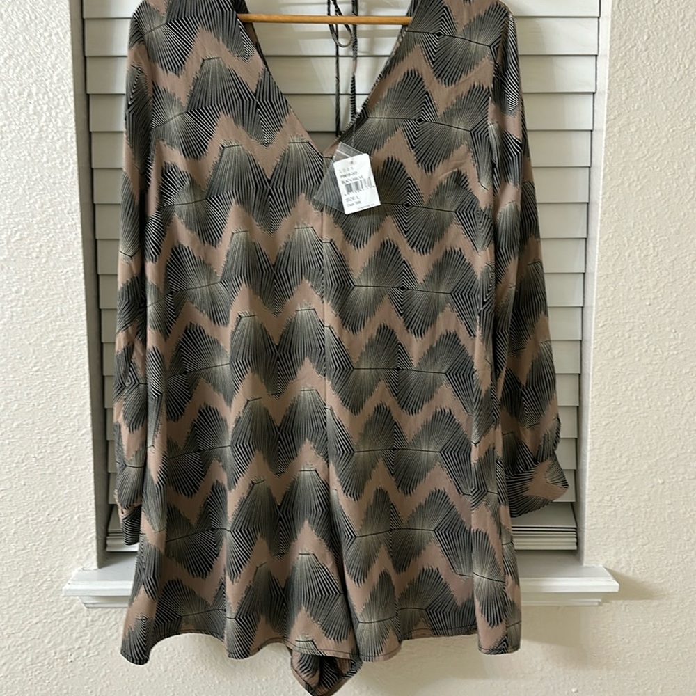 LUSH Deep Neckline Romper Sz. L